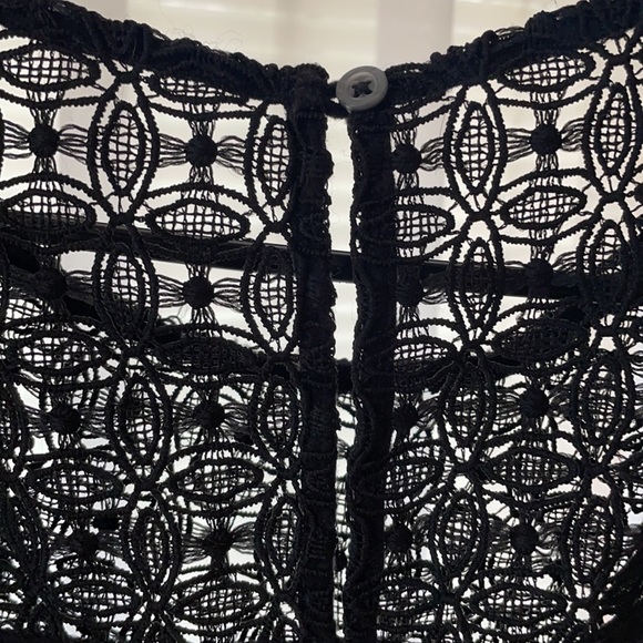 Black off-the-shoulder embroidered shirt from Old Navy - Picture 4 of 5